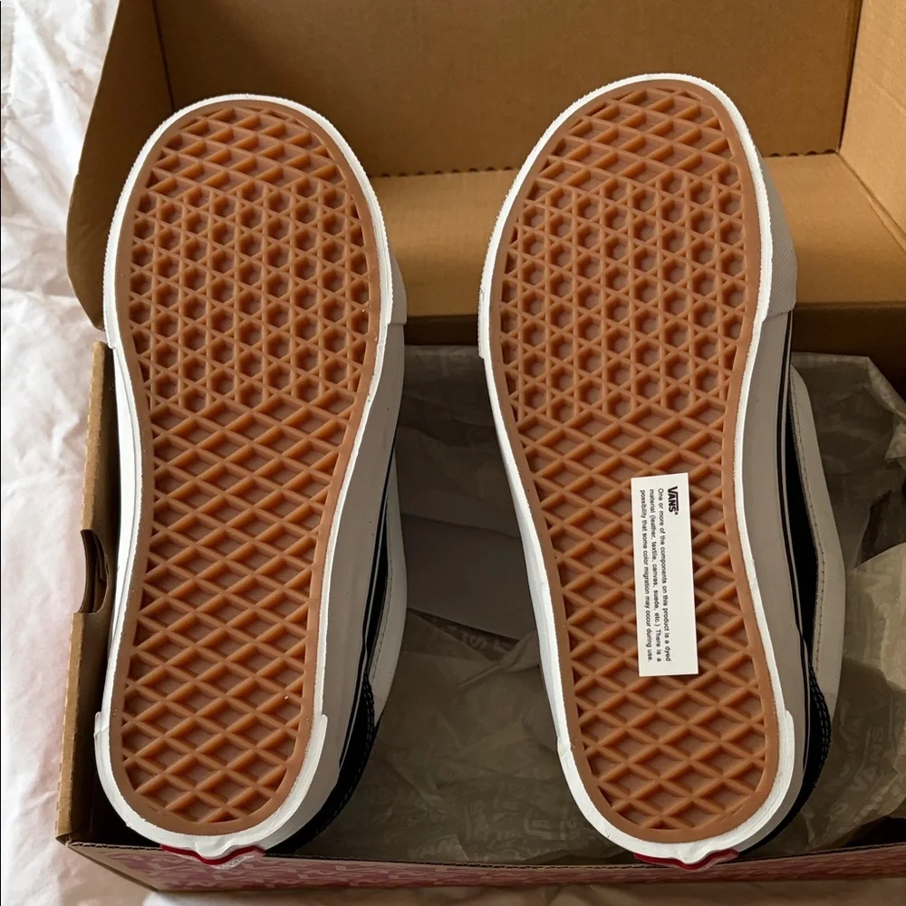 Knu skool Vans Black and White Low-Top Shoes - Picture 2 of 3